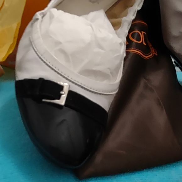 Tod’s Driving Shoes Like NEWhite, Black Suede Bow at Toe, Silver Buckle Hardware - Picture 11 of 13